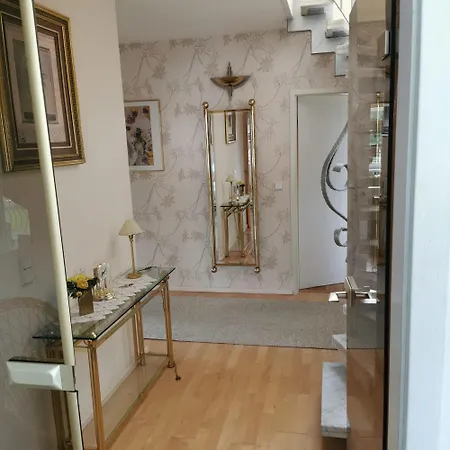 Grosse In Ruhiger Lage Mit Bergpanorama Διαμέρισμα *