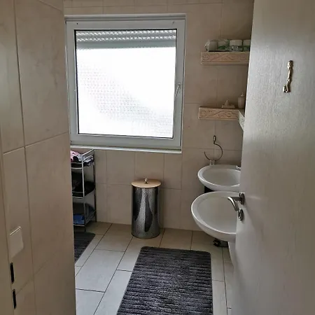 Grosse In Ruhiger Lage Mit Bergpanorama アパート