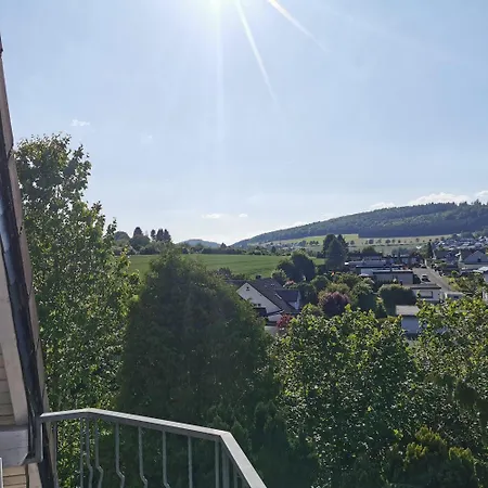 Grosse In Ruhiger Lage Mit Bergpanorama Διαμέρισμα
