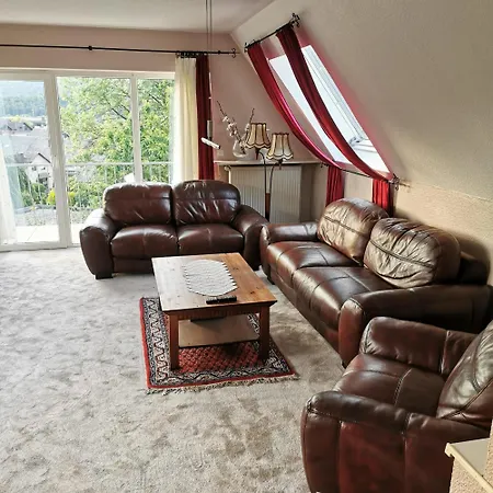 Grosse In Ruhiger Lage Mit Bergpanorama Διαμέρισμα