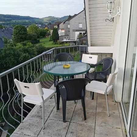 アパート Grosse In Ruhiger Lage Mit Bergpanorama オルスベルク