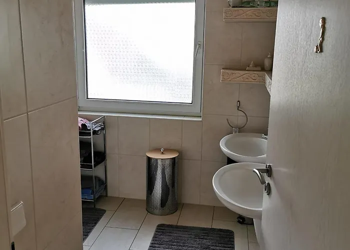 Grosse In Ruhiger Lage Mit Bergpanorama Daire